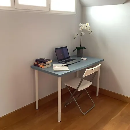 Casa En Urbanizacion Cerca Santander Y Aeropuerto *