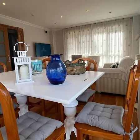 Casa En Urbanizacion Cerca Santander Y Aeropuerto *
