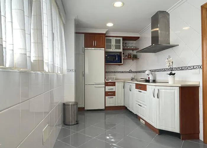 Casa En Urbanizacion Cerca Santander Y Aeropuerto 卡马乔