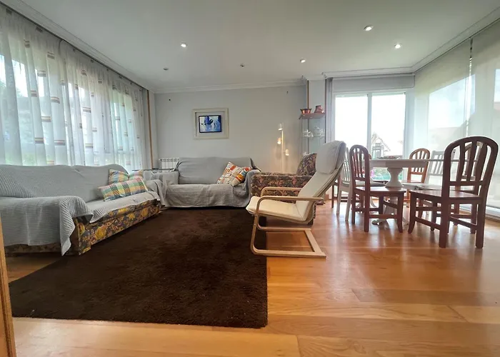 Casa En Urbanizacion Cerca Santander Y Aeropuerto *