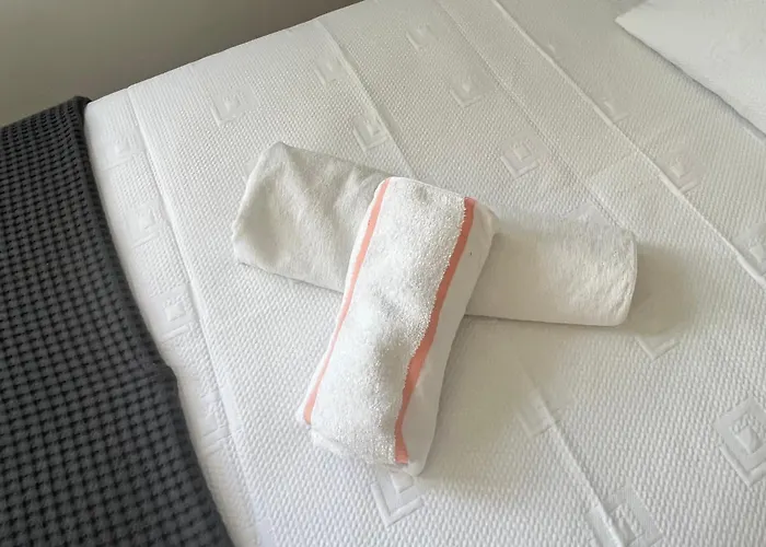 Casa En Urbanizacion Cerca Santander Y Aeropuerto *