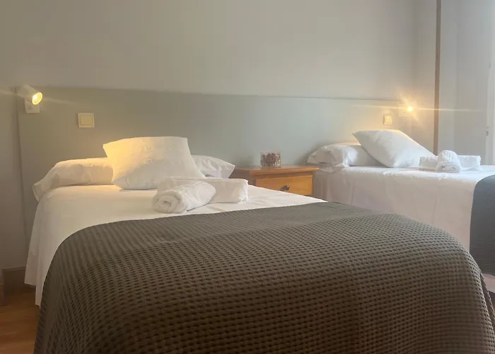 Casa En Urbanizacion Cerca Santander Y Aeropuerto *