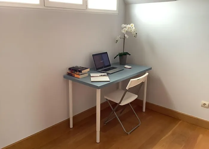 Casa En Urbanizacion Cerca Santander Y Aeropuerto *