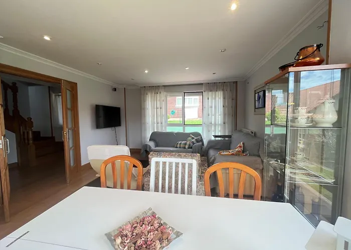 度假居 Casa En Urbanizacion Cerca Santander Y Aeropuerto *