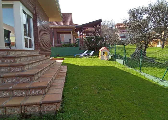 Casa En Urbanizacion Cerca Santander Y Aeropuerto *